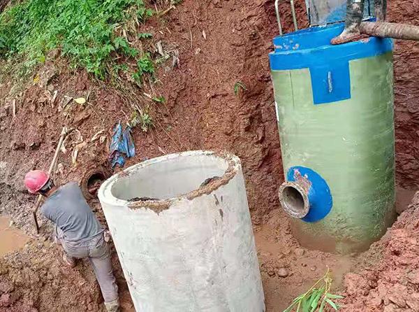 德宏州一体化提升泵安装现场